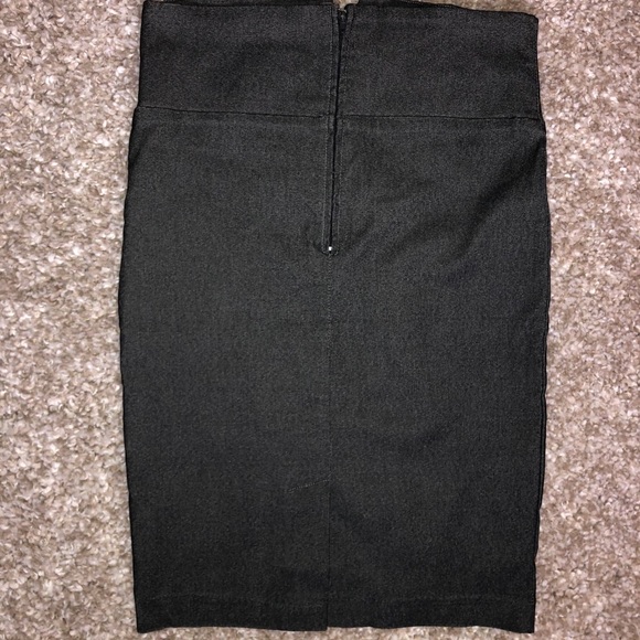 SEDUCTIONS SKIRT - Picture 4 of 4